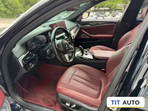 2021 BMW 5 Series 4