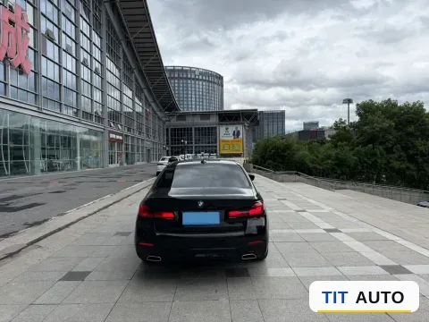 2021 BMW 5 Series 8