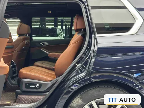 2023 BMW X7 7