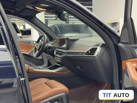 2023 BMW X7 8