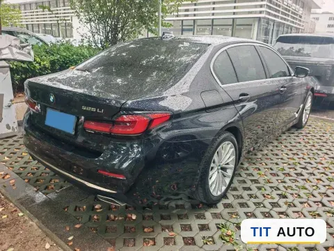 2021 BMW 5 Series 2