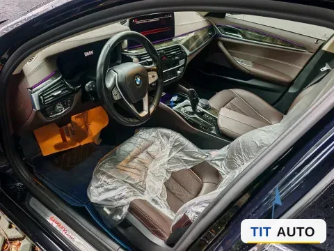 2021 BMW 5 Series 3