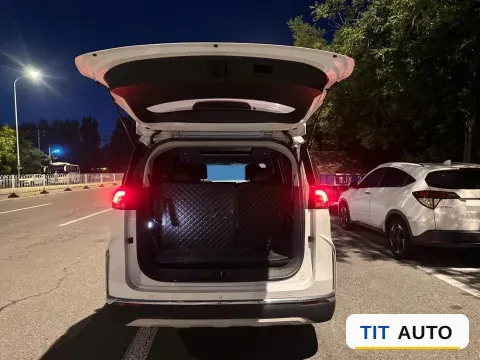2022 MAXUS Euniq 5 6