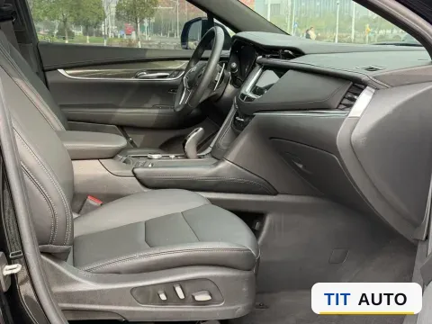 2022 Cadillac XT5 4