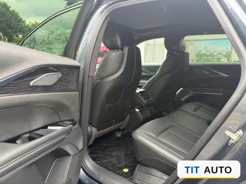 2022 Cadillac IQ Lyriq 6