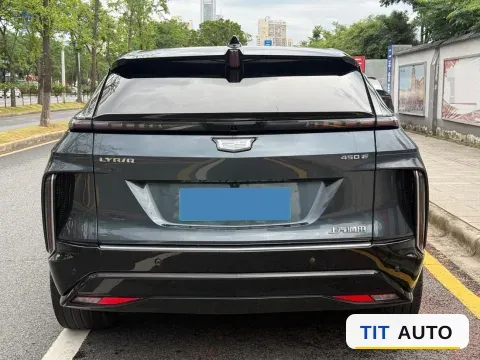 2022 Cadillac IQ Lyriq 8