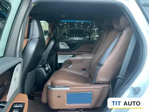 2020 Lincoln Aviator 6