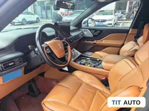 2022 Lincoln Aviator 4