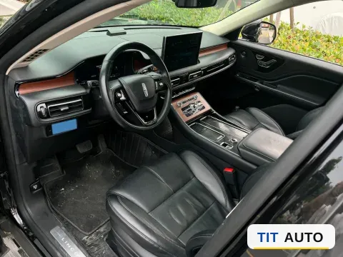 2021 Lincoln Aviator 4