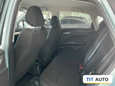 2021 Neta V 8