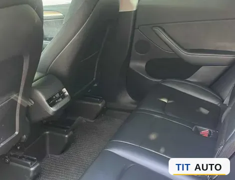 2022 Tesla Model Y 4