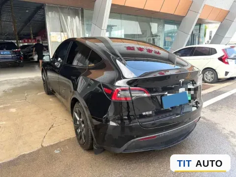2022 Tesla Model Y 4