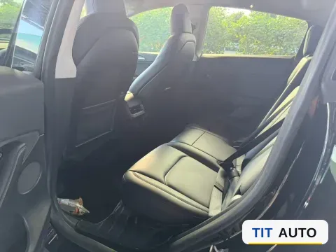 2022 Tesla Model Y 4