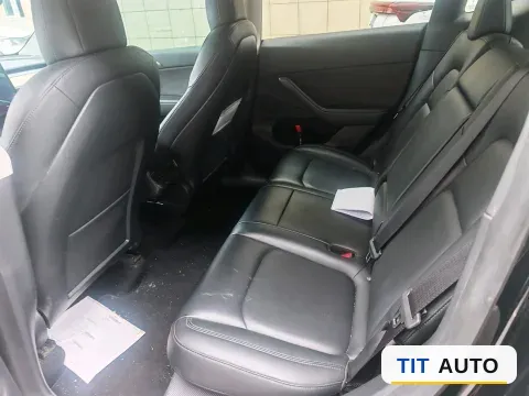 2021 Tesla Model Y 4