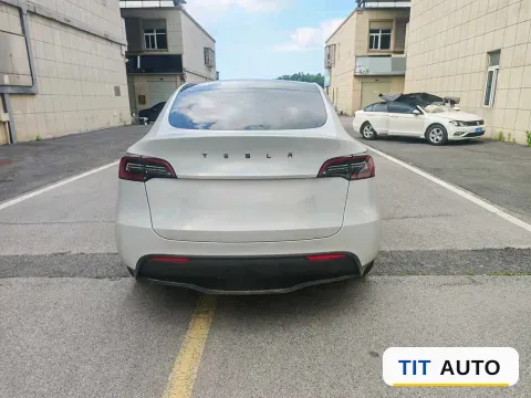 2021 Tesla Model Y 6