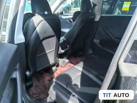 2023 Tesla Model Y 4