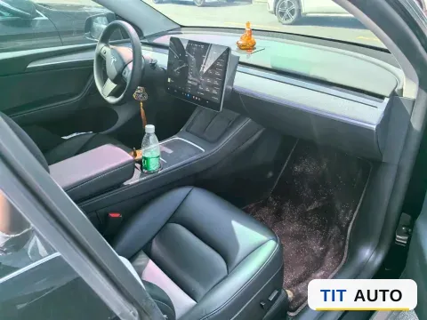 2023 Tesla Model Y 5