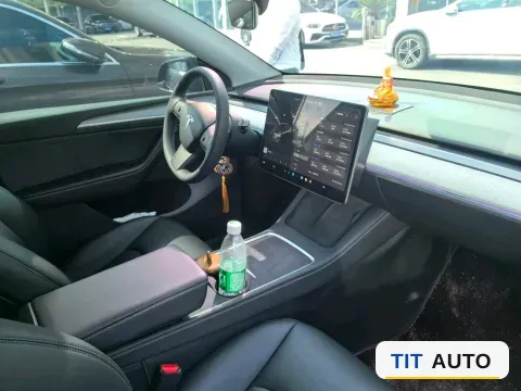2023 Tesla Model Y 6