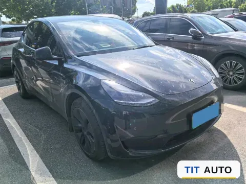 2023 Tesla Model Y 8