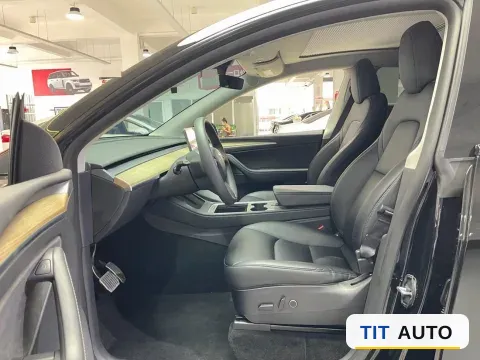 2022 Tesla Model Y 4