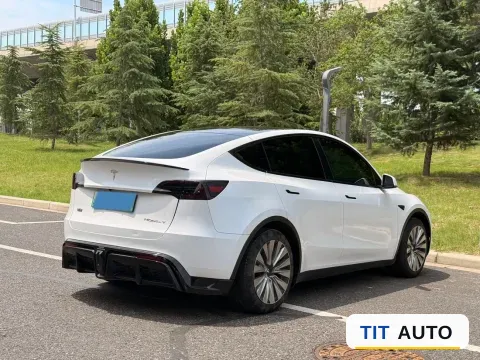 2022 Tesla Model Y 8