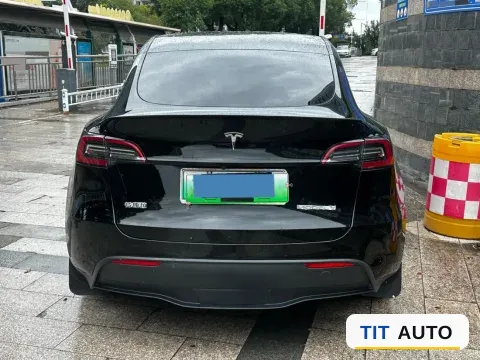 2022 Tesla Model Y 4