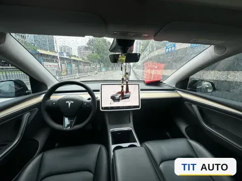 2022 Tesla Model Y 6