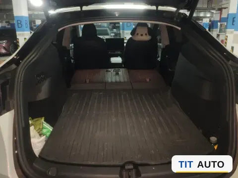 2023 Tesla Model Y 4