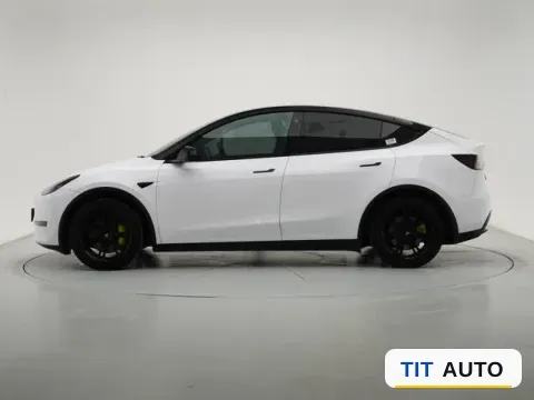 2022 Tesla Model Y 4