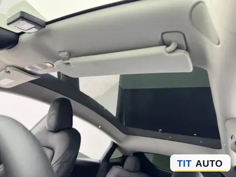 2022 Tesla Model Y 8