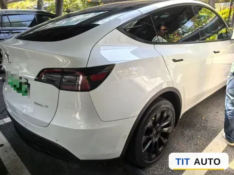 2021 Tesla Model Y 2