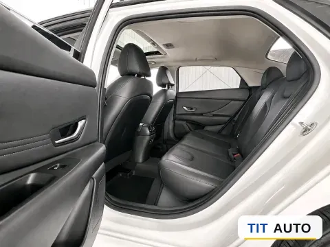 2022 Hyundai Elantra 13