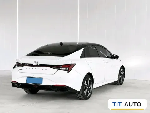 2022 Hyundai Elantra 4
