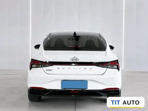 2022 Hyundai Elantra 5