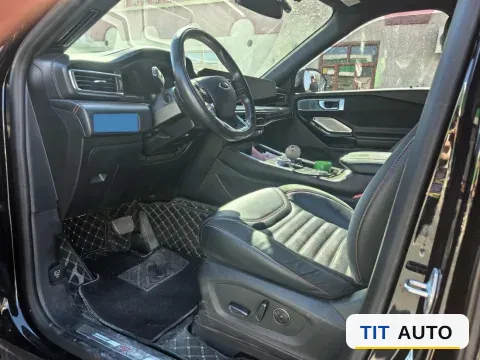 2023 Ford Explorer 2