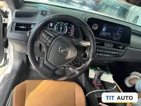 2022 Lexus ES 4