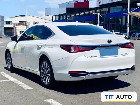 2023 Lexus ES 4
