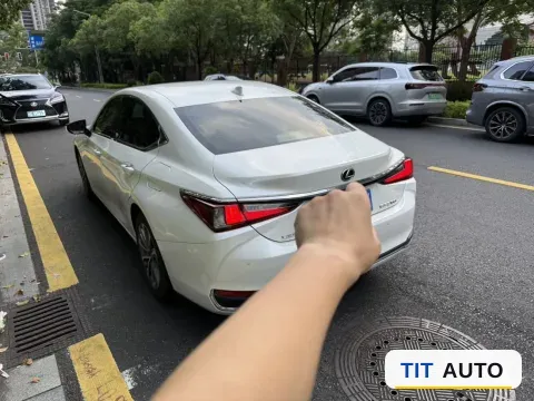 2023 Lexus ES 2