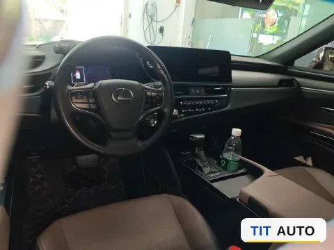2022 Lexus ES 4