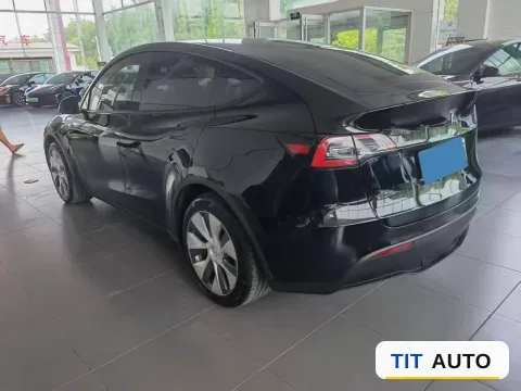 2022 Tesla Model Y 4