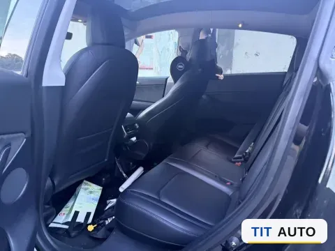2022 Tesla Model Y 4