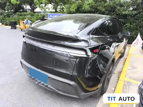 2025 Tesla Model Y 4