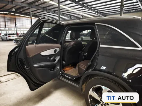 2022 Mercedes-Benz GLC Class 5