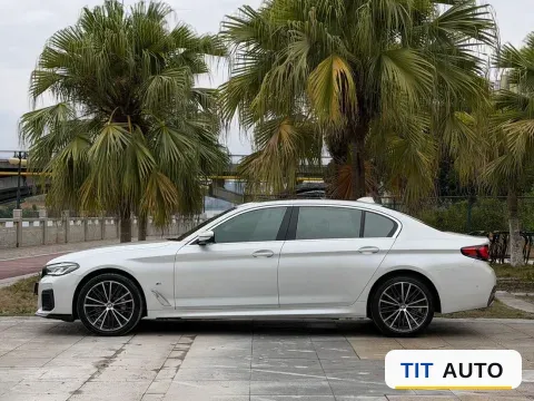 2022 BMW 5 Series 3