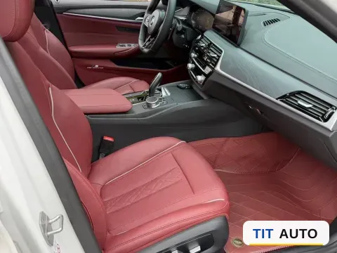 2022 BMW 5 Series 8