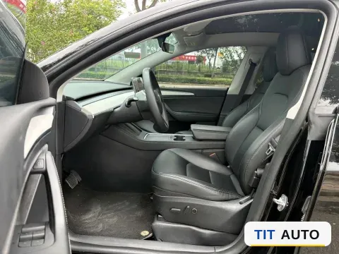 2023 Tesla Model Y 2