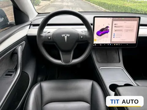2023 Tesla Model Y 4