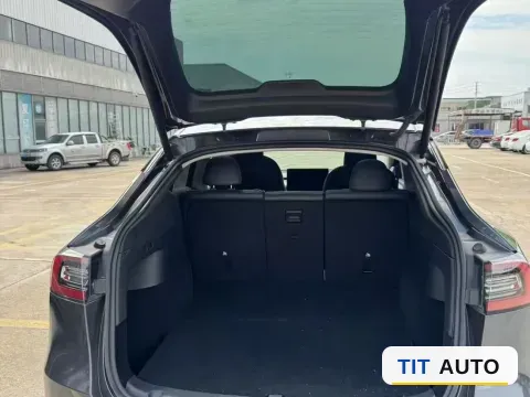2023 Tesla Model Y 5