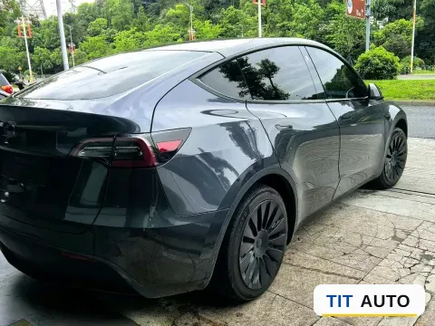 2023 Tesla Model Y 10