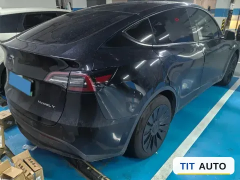 2022 Tesla Model Y 4